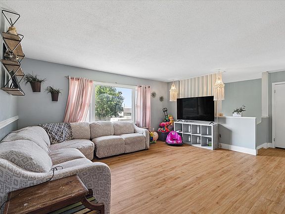 4th image of 1127 Avenue C NW