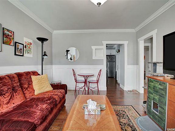 3rd image of 1129 5th St E