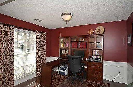 4th image of 504 Wallnut Hall Cv