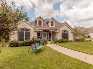 2006 S Falcon Dr, Decatur, TX 76234