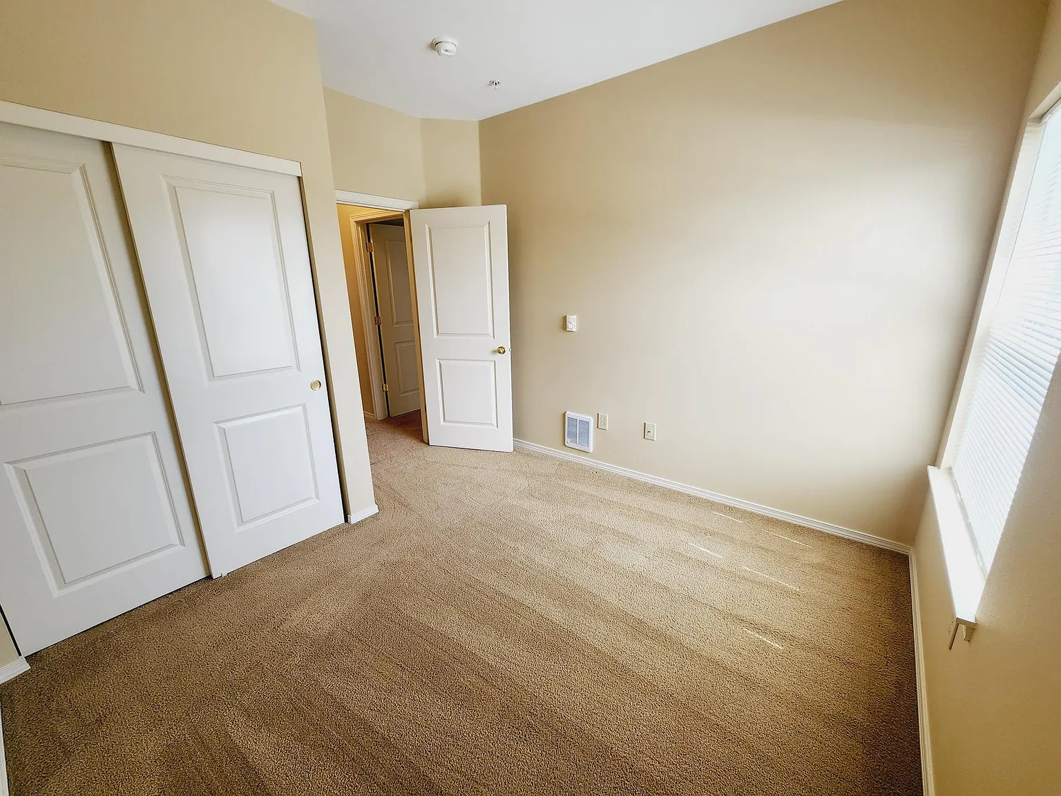 2 bed, 918 sqft, $1,460 — Photo 4