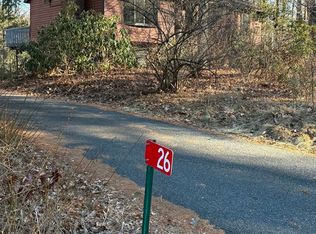 26 Hitching Post Rd, Amherst, MA 01002