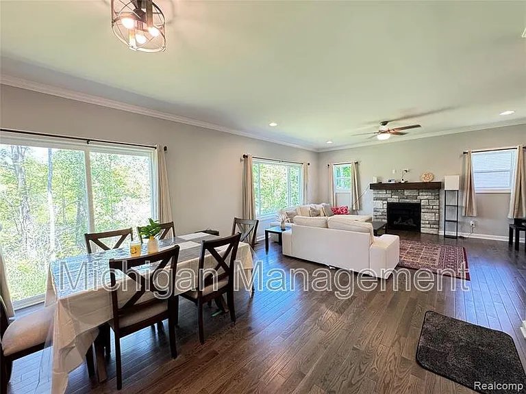 6149 Woodridge Ln — Photo 8