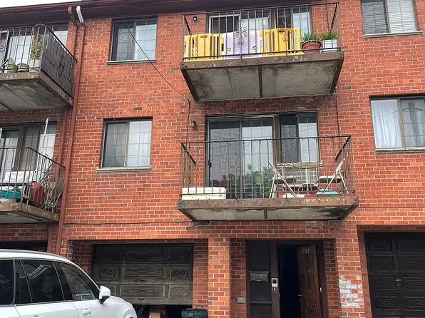 4016 165th St, Flushing, NY 11358