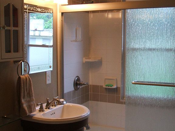 Remodeled & Updated Bathroom