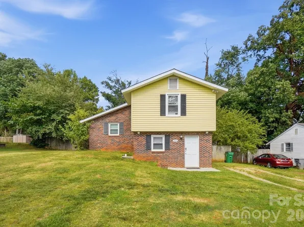 233 Scottie Pl, Charlotte, NC 28217