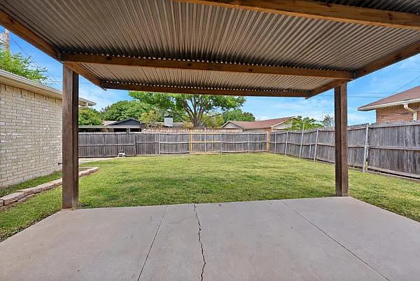 3 bed, 1930 sqft, $2,400 — Photo 4