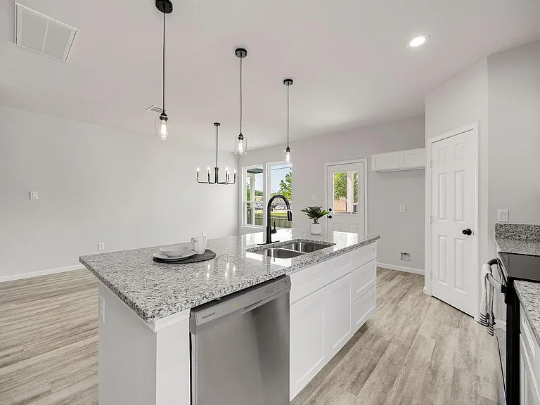 8 Donna Ct #B — Photo 12