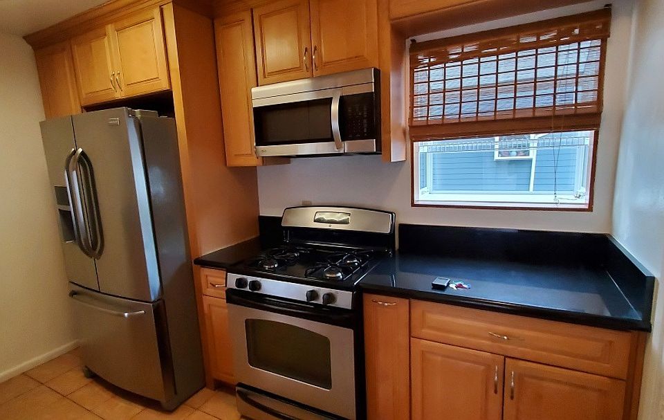 1st image of 15113 Saticoy St APT 10