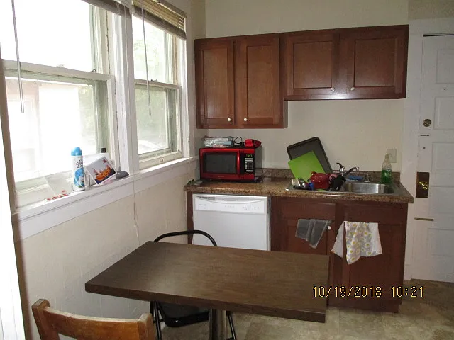 137 W Gilman St — Photo 13