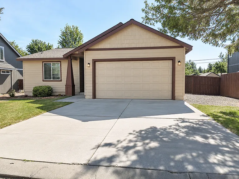 61167 Brosterhous Rd — Photo 1