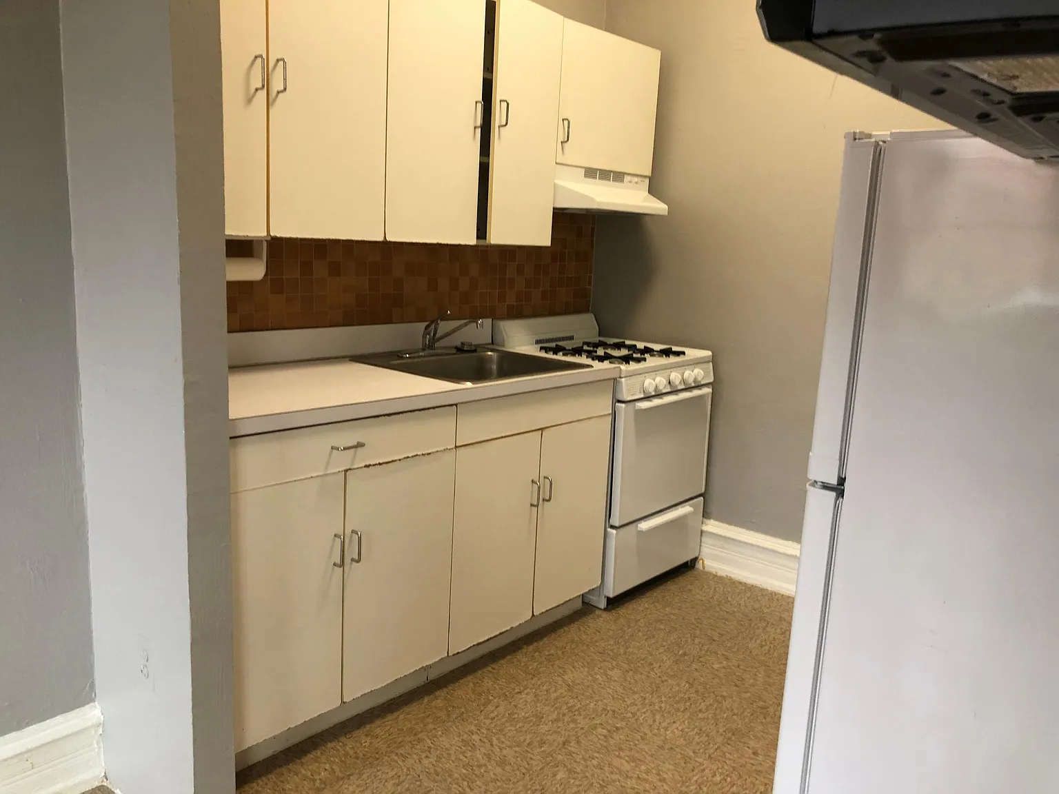 Studio, 270 sqft, $1,050 — Photo 2