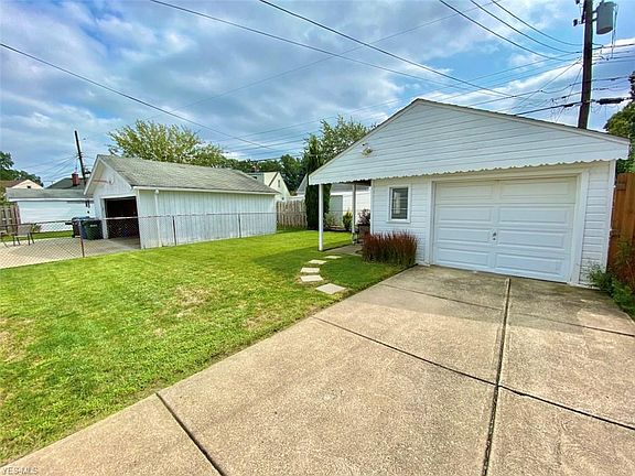 3rd image of 5707 Sunderland Dr