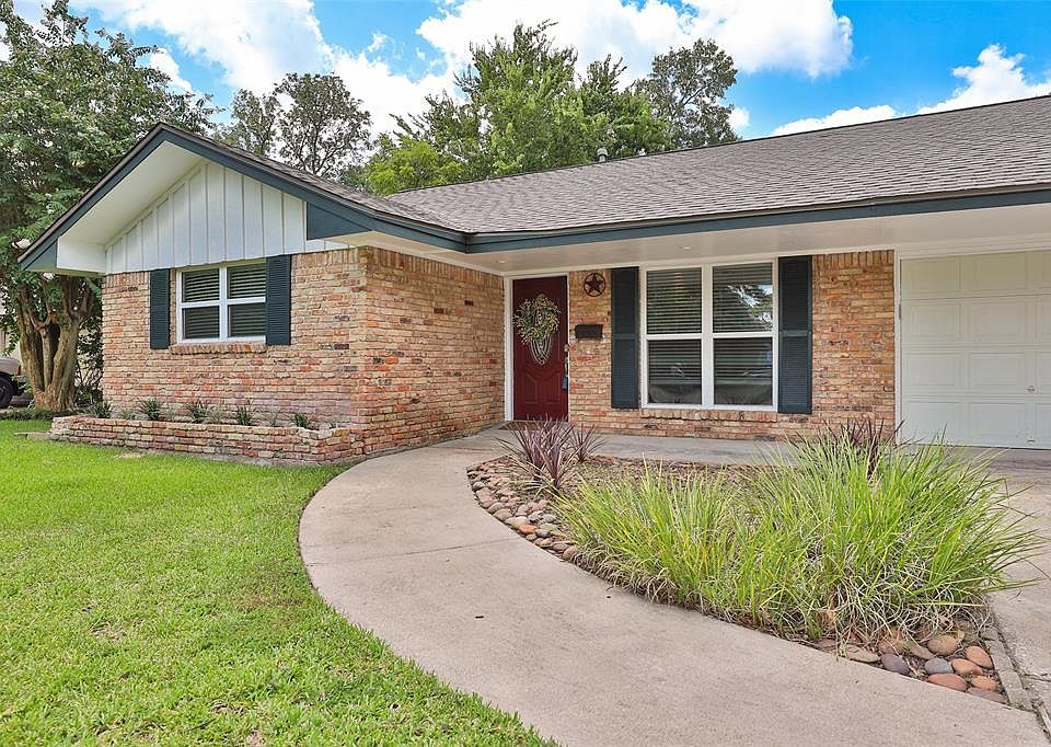 1st image of 10603 Shadow Wood Dr