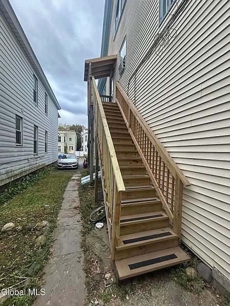 5th image of 130 6th Avenue