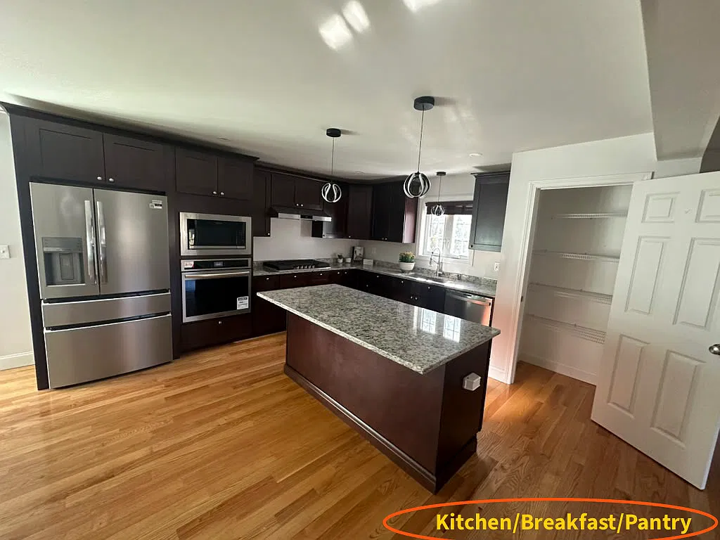 4 bed, 3010 sqft, $4,350 — Photo 3