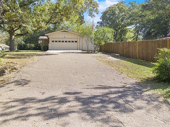 5th image of 402 Lake Dr