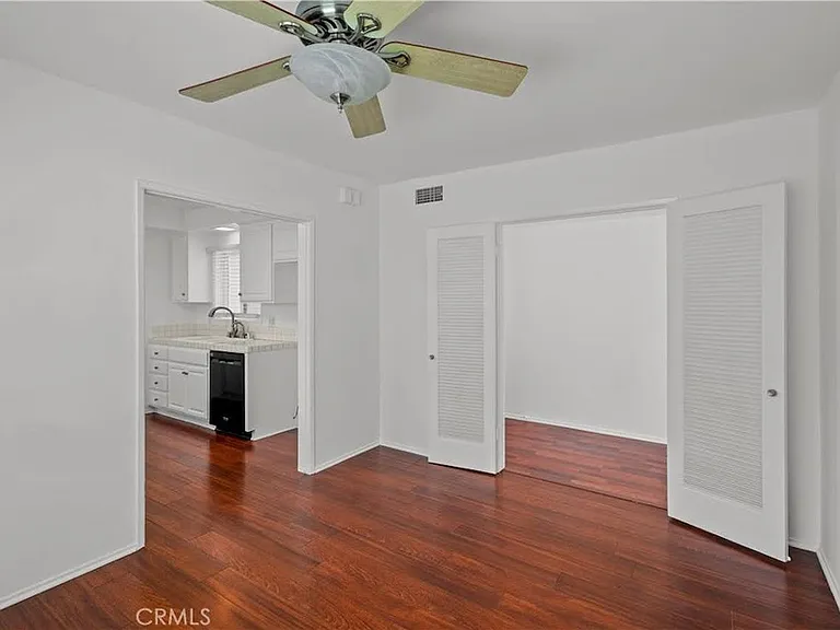 6061 Dundee Dr — Photo 9