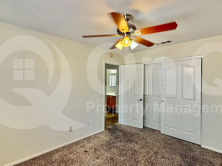 611 W Liberty Ln — Photo 14
