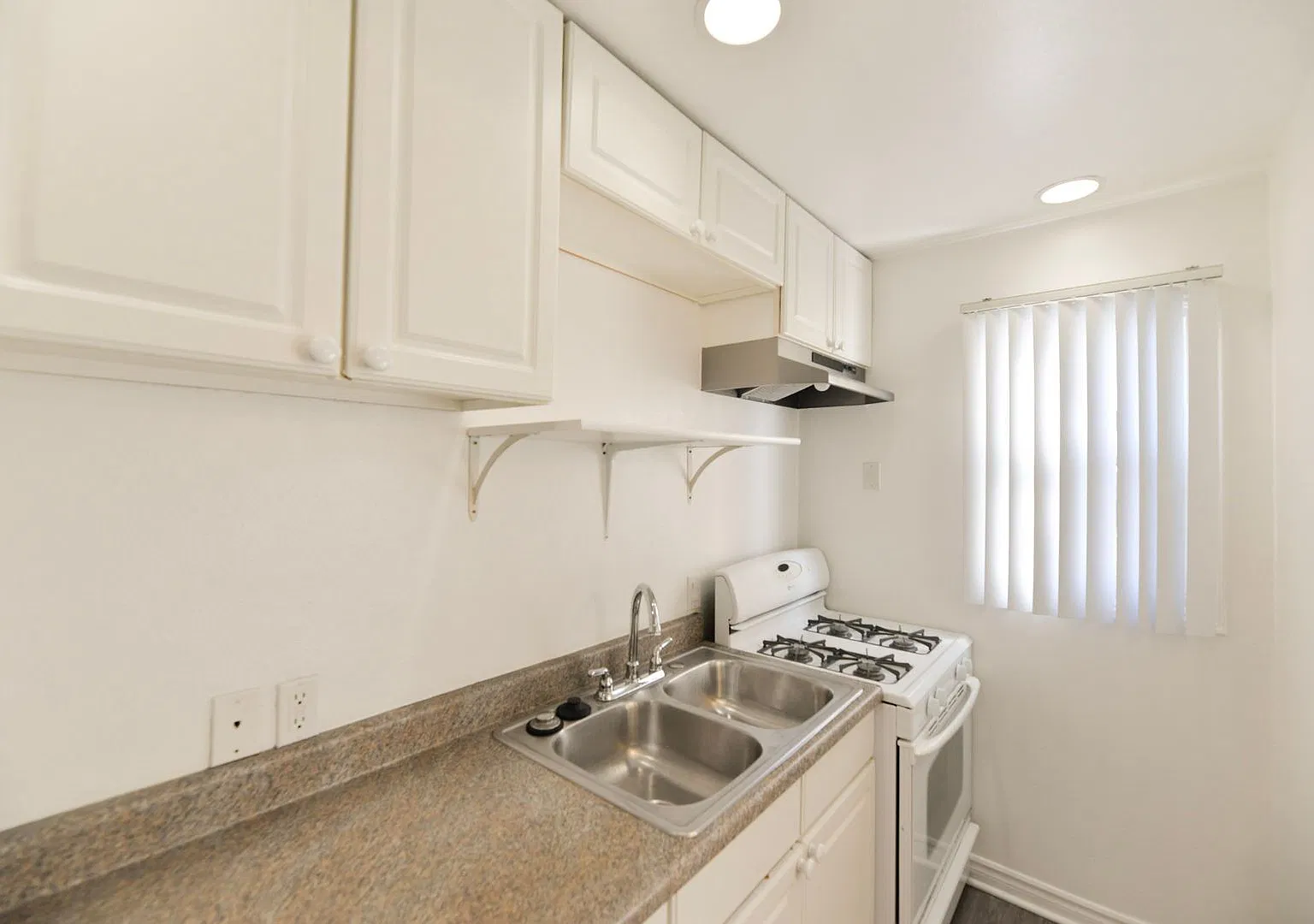2601 S. El Camino Real — Photo 4