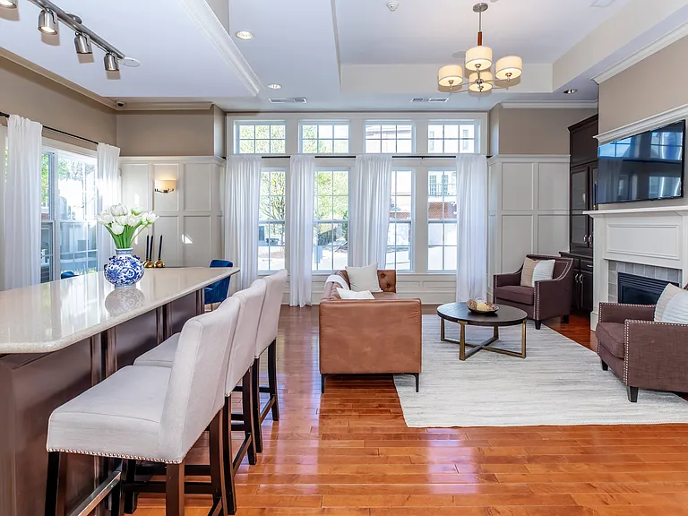 Huntington Townhomes — Photo 9