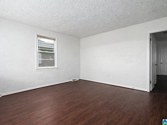 4th image of 1002 Meadowood Ave
