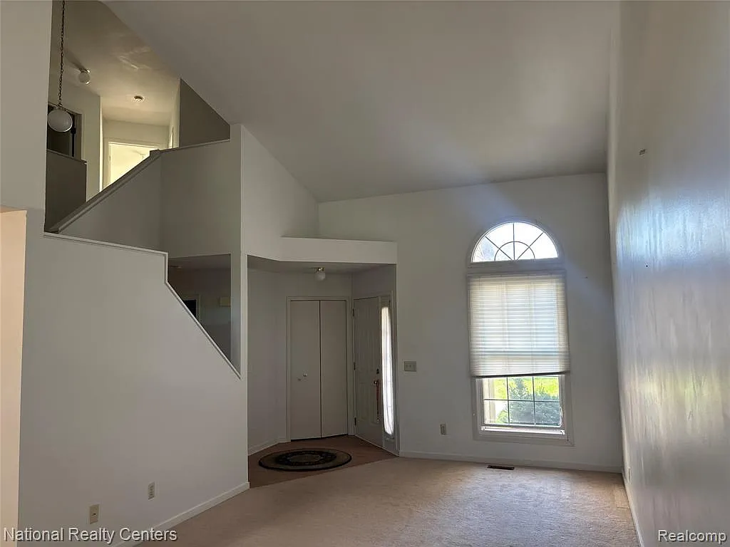3 bed, 2.5 bath, 1817 sqft, $3,000 — Photo 4