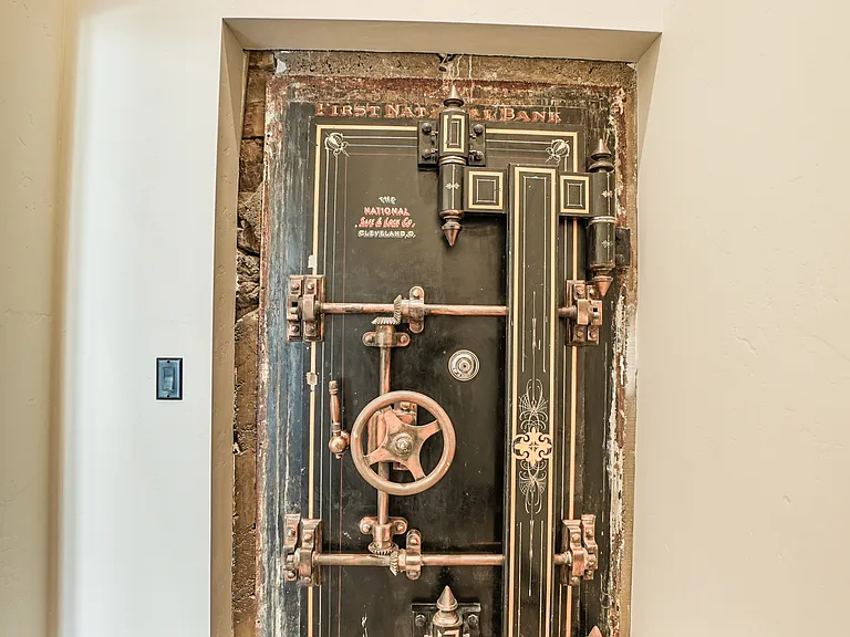 120 W 9th St #A — Photo 17