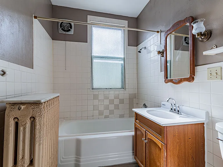 311 W Green St — Photo 16