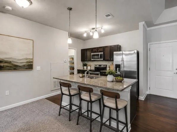 Creekside at Greenlawn Apartment Homes