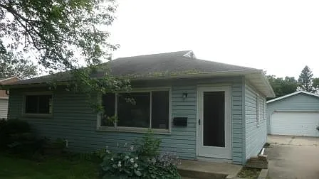 106 Schenk St photo 1