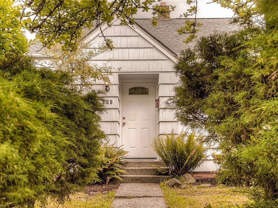 1st image of 302 Fir St NE