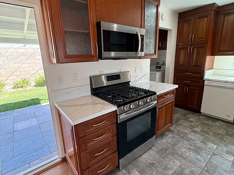 15502 Eliot Cir — Photo 4