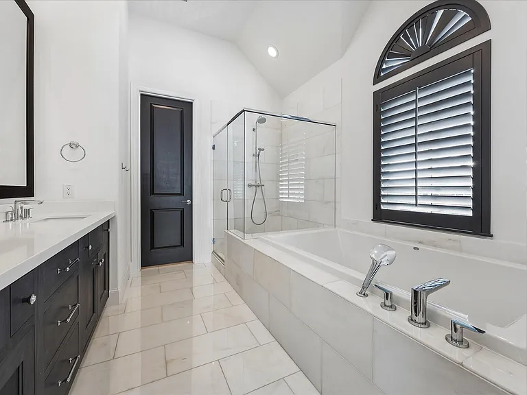 2314 Hutchins St — Photo 12