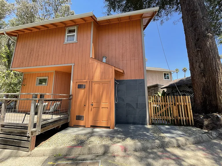 Palisades Ave — Photo 22