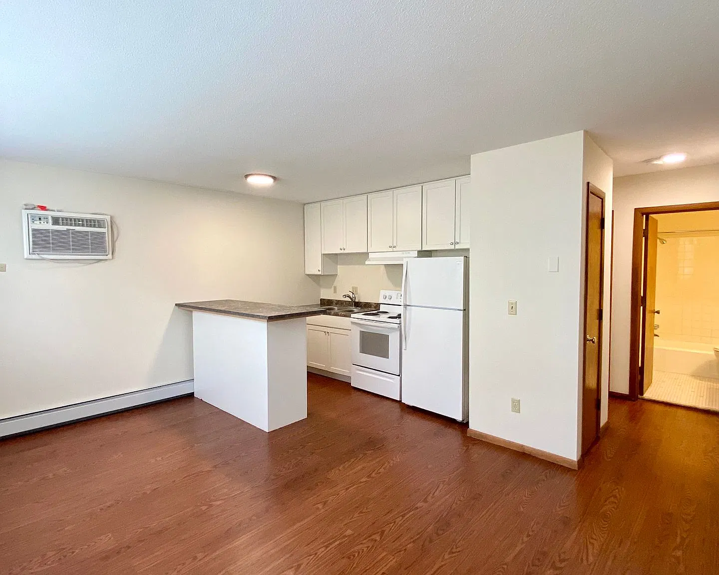 Apartment for Rent at 3050 Inglewood Ave S — Photo 4