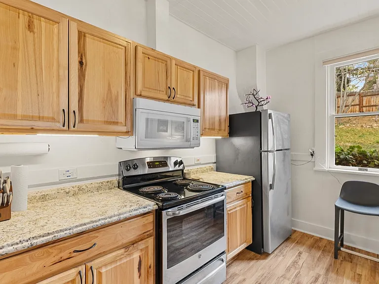 1117 Pine St — Photo 28