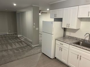 200 E 7th St #5, Delavan, IL 61734