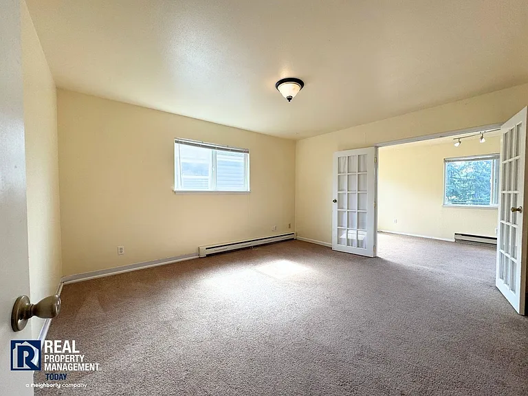 338 Regents Blvd — Photo 12