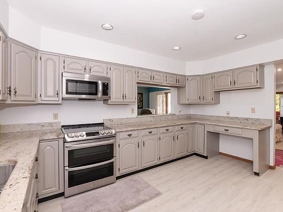 5th image of 3001 Conifer Dr