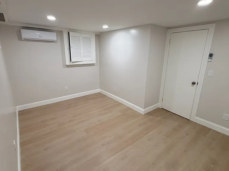 93 Clunie Ave #BASEMENT — Photo 17
