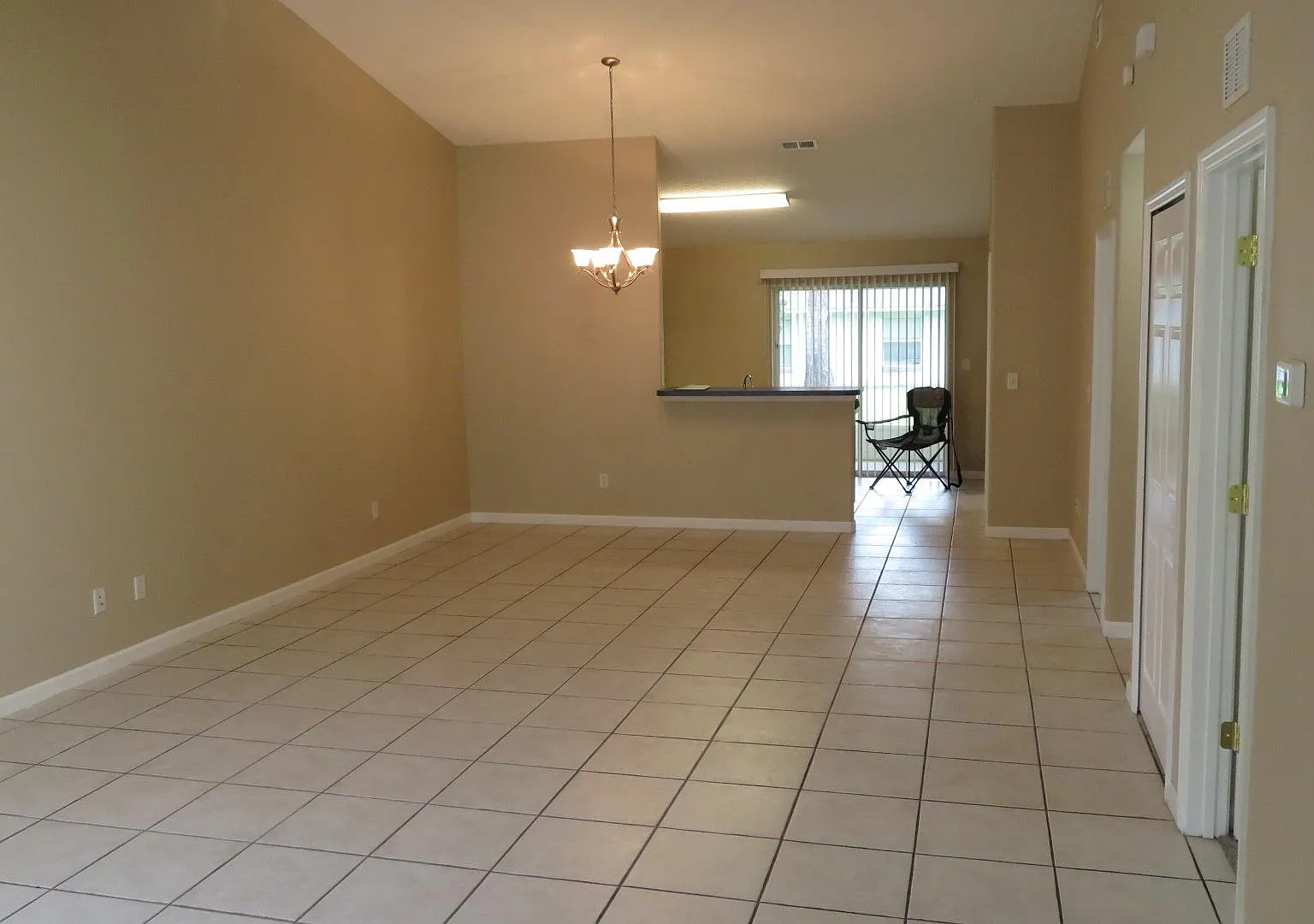 3 bed, 1260 sqft, $1,675 — Photo 2