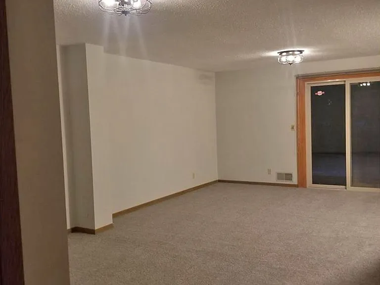 2422 Mendelssohn Ln #6 — Photo 8