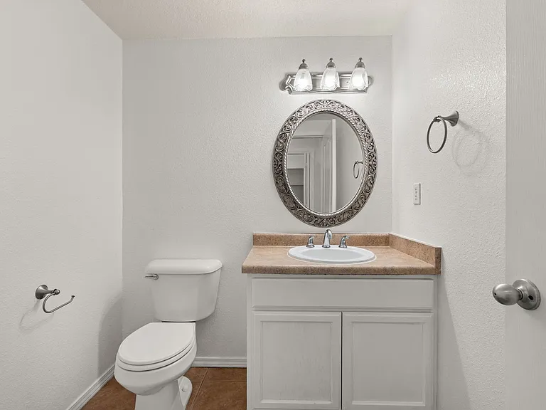 2406 Broadway Blvd NE — Photo 16