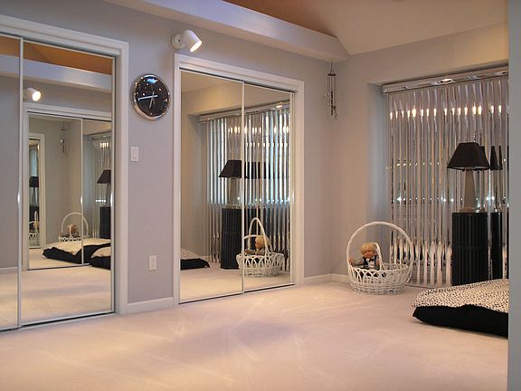 1st Master Suite dressing room.