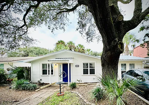 110 B St Photo 1