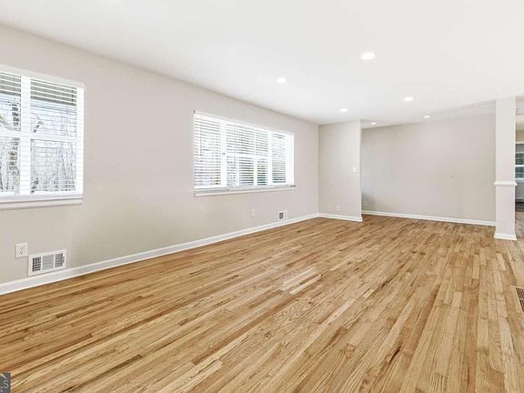 5th image of 2160 Riverside Dr