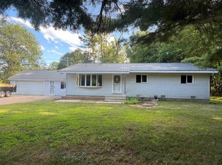 W5595 Evergreen Rd, Menominee, MI 49858
