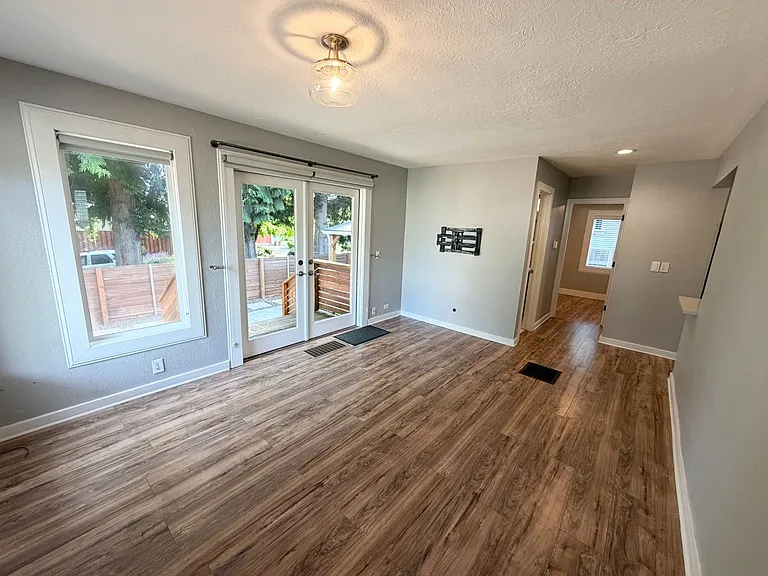 9216 N Portsmouth Ave — Photo 13