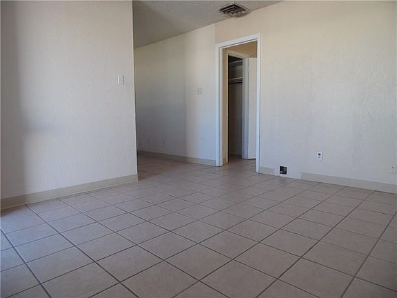 2nd image of 3910 Lincoln Ave